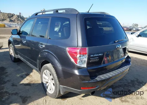 2011 Subaru Forester 2.5X Limited z USA, uszkodzony, nr VIN JF2SHAEC6BH752141